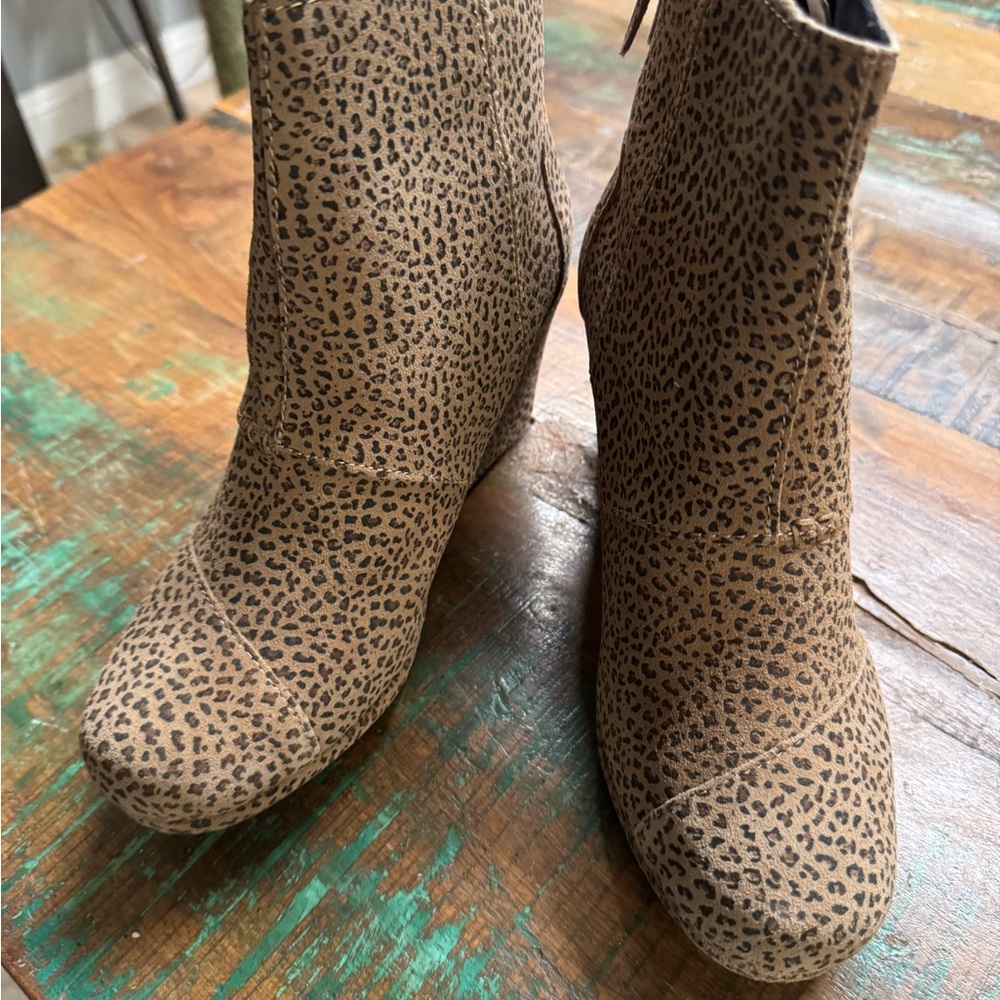 Toms leopard print Wedge/Ankle Booties Never Worn